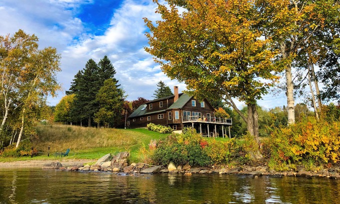 Rangeley House | Rangeley Lake Lodge - On Rangeley Lake with large lawn and walk in area