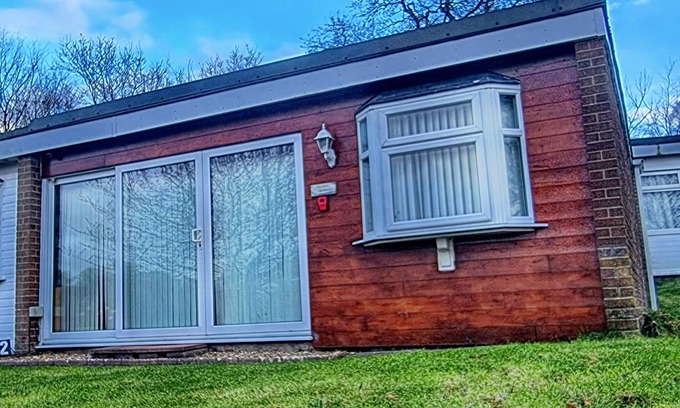 Bont Newydd Ski Chalet | Ranger Cabin – Family-Friendly Retreat near Snowdonia & Caernarfon
