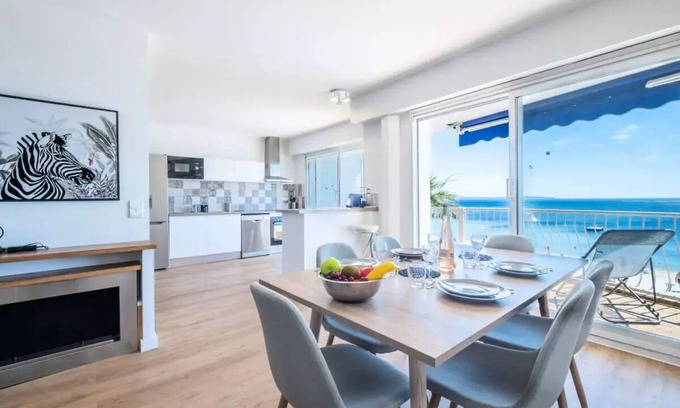Pointe Croisette Apartment | RARE! 3P seafront