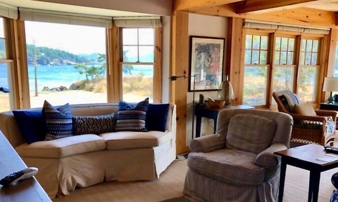 Olga House | Rare Beachfront Privacy, Kayak, Spacious Lodging, Family-Friendly