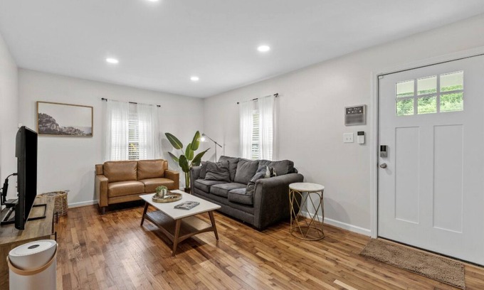 Southwest Raleigh House | Rare Downtown South District Home with Beautiful Backyard