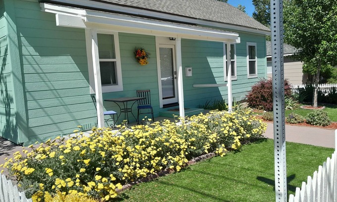 Carson City House | Rare Find! Upscale 2-bd bungalow in Historic West-side Carson City with WiFi, AC