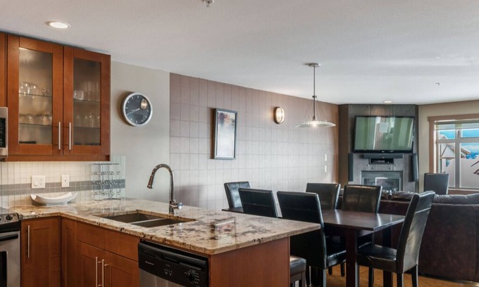 Big White Ski Resort Apartment | Raven's Nest - Pet Friendly w/Hot Tub, Nice View