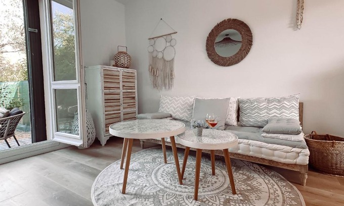 Giens Apartment | Ravissant T1 avec jardinet proche de la mer