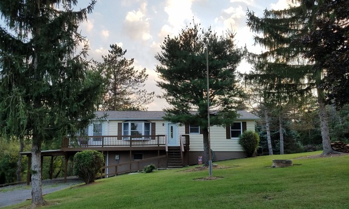 Huntingdon House | Raystown Lake Retreat for the Family Just Minutes from 7-Points