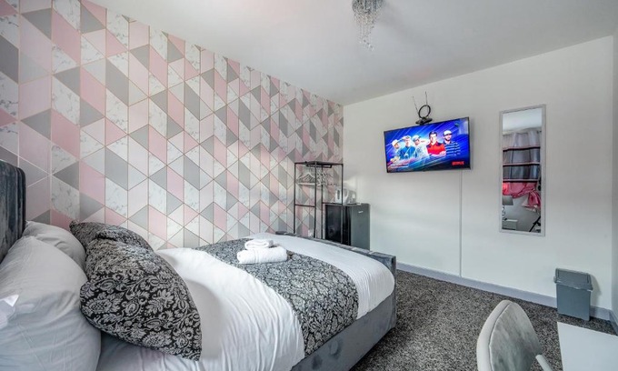 Leeds House | RB27R For your most relaxed & Cosy stay Free Parking Free Fast WiFi