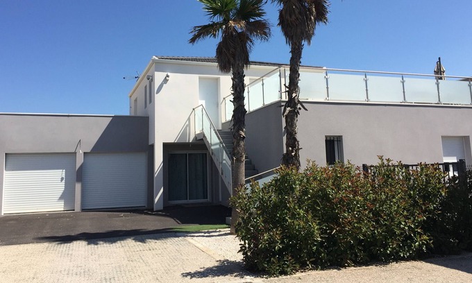 Aimargues Villa | RECENT VILLA RENTALS