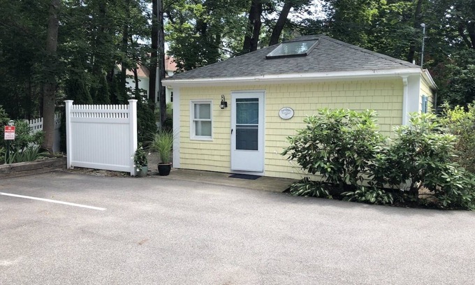 Kennebunkport Cottage | Recently renovated (2023), pet-friendly cottage a short walk to Dock Square and the beach