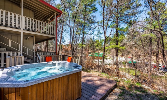 Ruidoso Apartment | RECHARGE, Pets Welcome, Fast Wifi, Opt HOT TUB