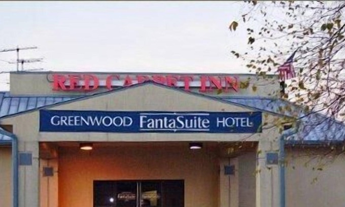Greenwood Hotel | Red Carpet Inn and FantaSuite Hotel
