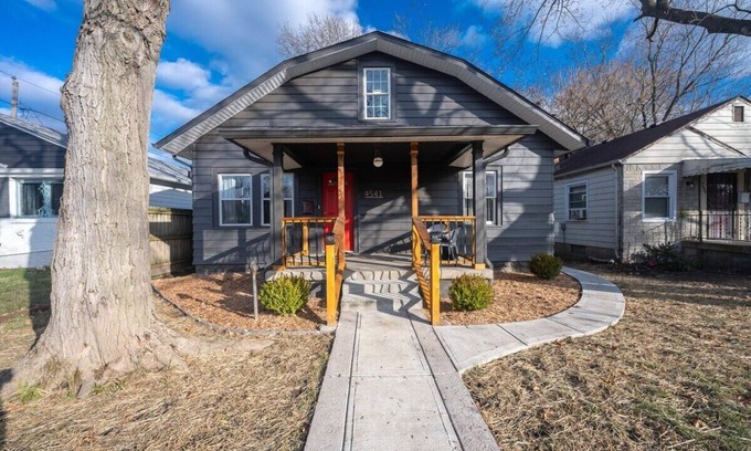 Indianapolis House | Red Door Cottage of Broad Ripple: Great Location!