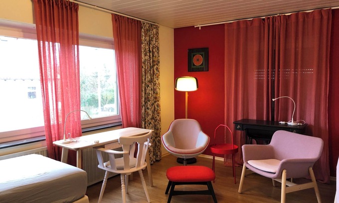 Mainstockheim Apartment | Red Floor in Franconian design, south-facing balcony only 50 steps to cycle path