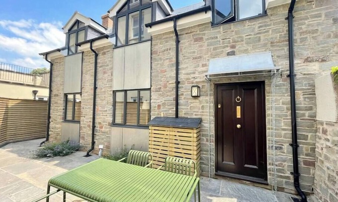 Bristol House | Redland Suites - The Mews
