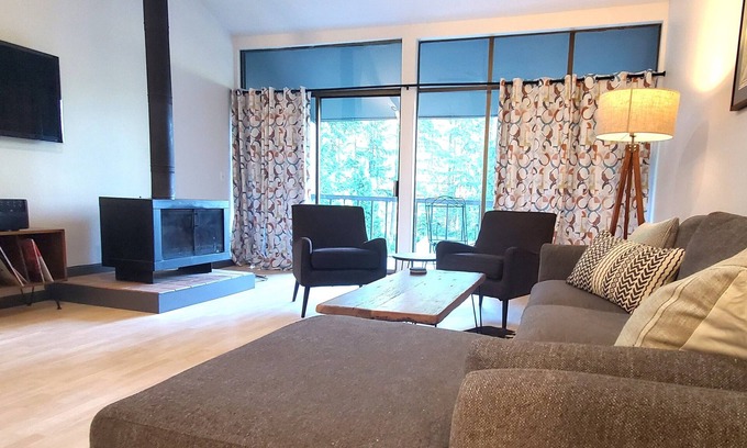 Grass Lawn Condo | Redmond Retreat avail 30 days or more. Special rates for fall 2025