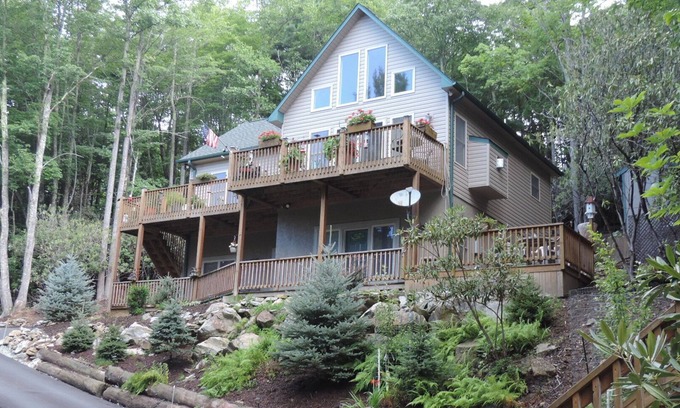 Beech Mountain Cabin | Reduced%30+daysBchMTN/2BR/2BthClean/Comfort/sleeps5/Wifi/Cable/2mi2rsrt🧑🎄⛷️🦃