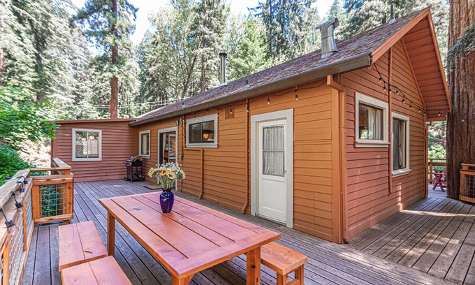 Rio Nido House | Redwoods Grove Lodge | Big House 7-Bed Retreat