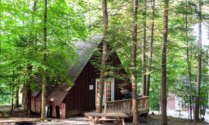 Keslers Cross Lanes Ski Chalet | Reel Simple - Pet Friendly with Hot Tub