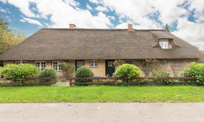 Ostenfeld House | Reetdachhaus zur Sandkuhle