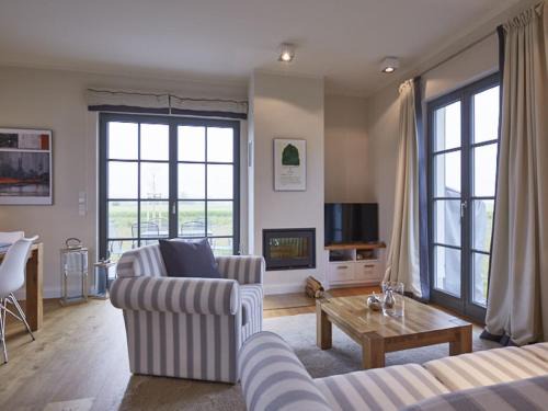 Kreptitz House | Reetland am Meer - Premium Reetdachvilla mit 2 Schlafzimmern, Sauna und Kamin E22
