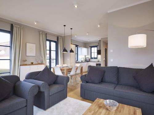 Kreptitz House | Reetland am Meer - Superior Reetdachvilla mit 2 Schlafzimmern und Kamin F06