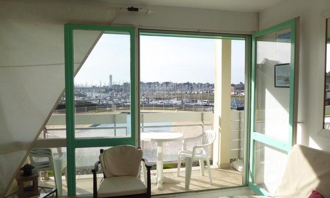 Arzon Apartment | REF 104 Appartement T3 pour cinq personnes résidence avec piscine Port Crouesty ARZON