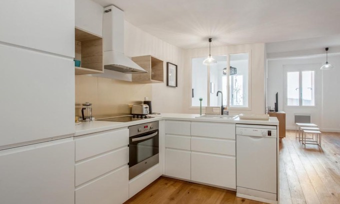 Quartier du Panier Apartment | Refined apartment within the Panier district of Marseille Welkeys