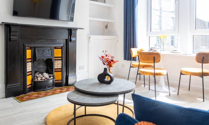Central Aberdeen Apartment | Refreshing Modern Apartment in Aberdeen