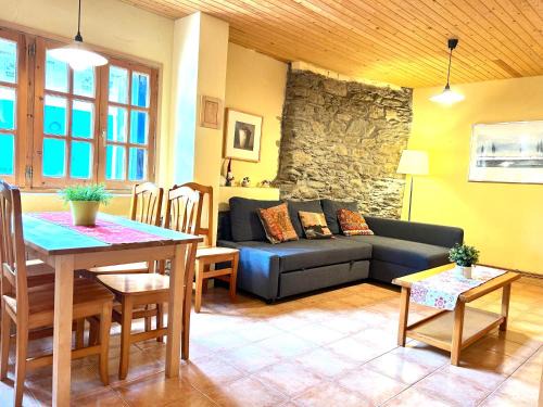 Isavarre Apartment | Refugi de pedra i fusta amb encant by RURAL D'ÀNEU