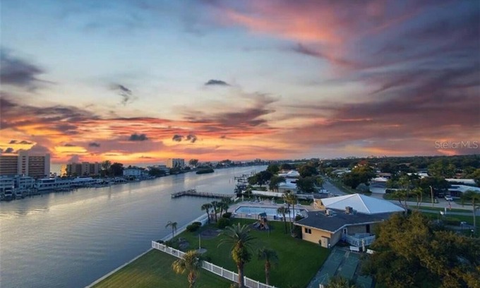 Largo Condo | Regal 702 Snowbird Paradise