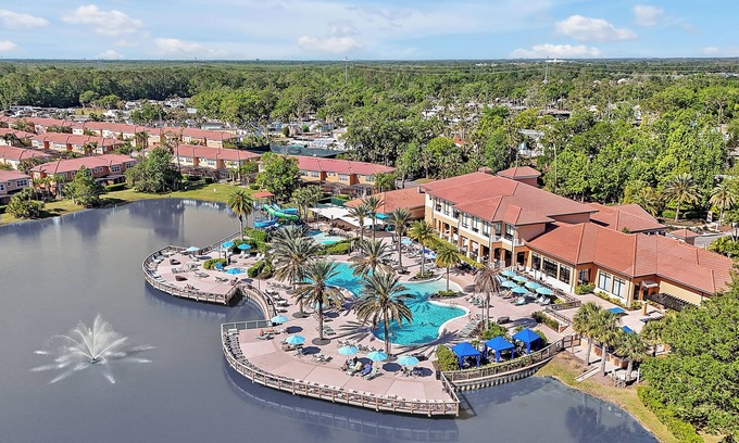 Kissimmee Resort | Regal Oaks Resort Vacation Townhomes by IDILIQ