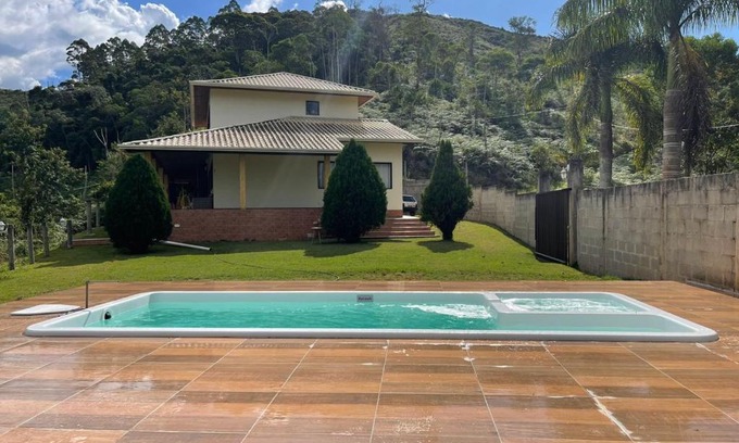 Vitor Hugo House | Região de Pedra Azul casa Amarela