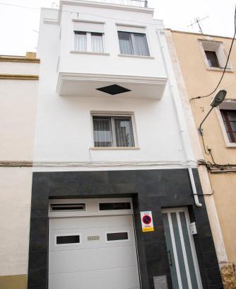 Alcanar House | Reihenhaus in Alcanar mit Garage