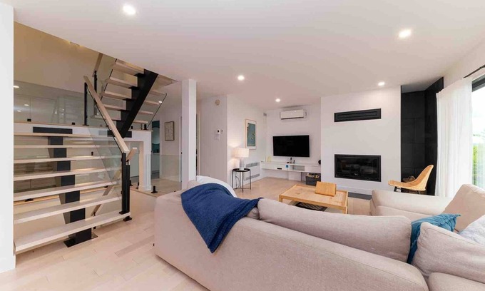 Baie-St-Paul Ski Chalet | Reine de la Montagne 604 Country space, Cozy, Spa
