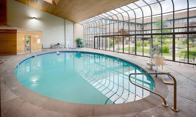 Kalispell Hotel | Relax and Recharge! 4 Relaxing Units, Indoor Pool, FREE Parking, Pets Allowed!