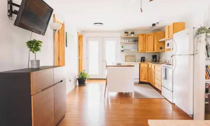 Lambton Shores Cottage | Relax and Unwind at Hideaway Cottages Full