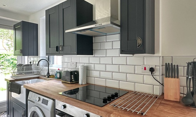 King's Heath House | Relax and unwind in our three-bedroom abode