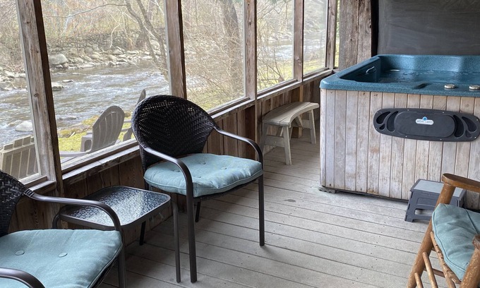 Gatlinburg Cabin | Relax at Granny's River Retreat, Short Walk to Downtown, 2BR