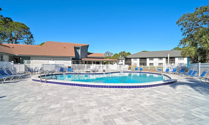 Trailer Estates Condo | Relax at Shorewalk Villa - Hot Tub, Pools, Tennis, Close to Great Restaurants, Beaches and Shopping!
