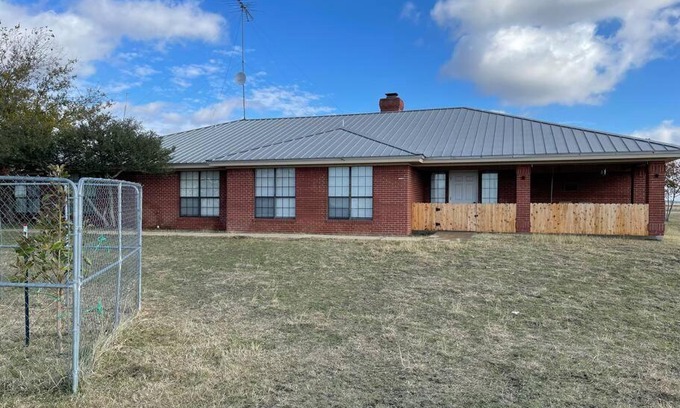 Hico House | Relax at the Circle4B Ranch