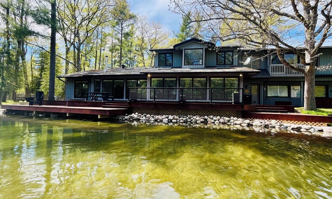 Glen Arbor House | Relax at The Crystal View Weaver House on the Crystal River in Glen Arbor