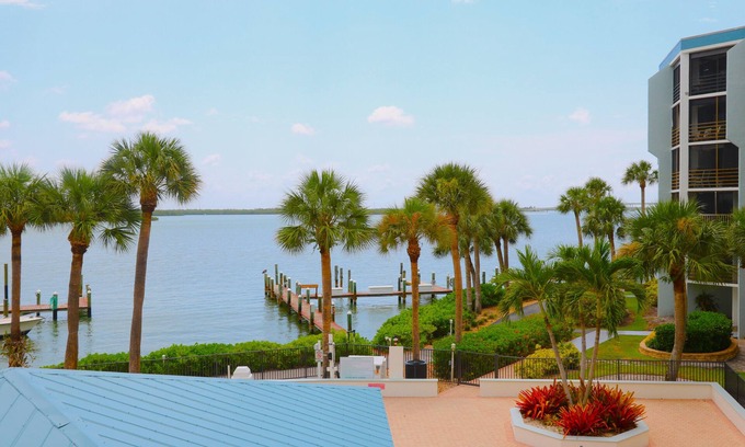 Marco Island Condo | Relax at the Riverside