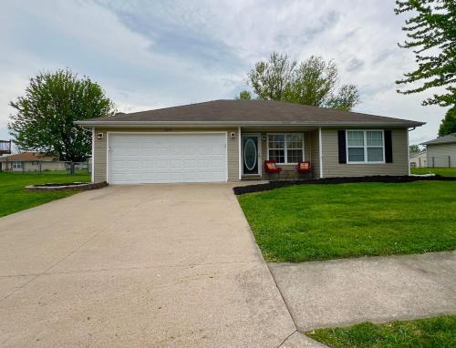 Boonville House | Relax Enjoy Mid-Missouri with Fenced in Back Yard