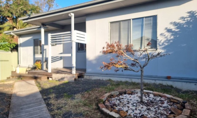 Miranda House | Relax in a Garden Retreat: Steps to Beaches,Shops,Stations and sdyney CBD.