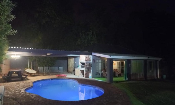 Waverley Apartment | Relax in Joy & Mignon for a bushveld Feeling