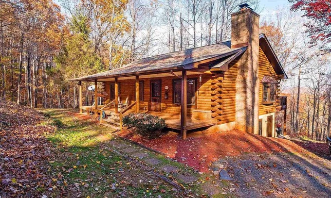 Lovingston Cabin | Relax in Natures Beauty: Private Log Cabin with Spacious Open Living Area