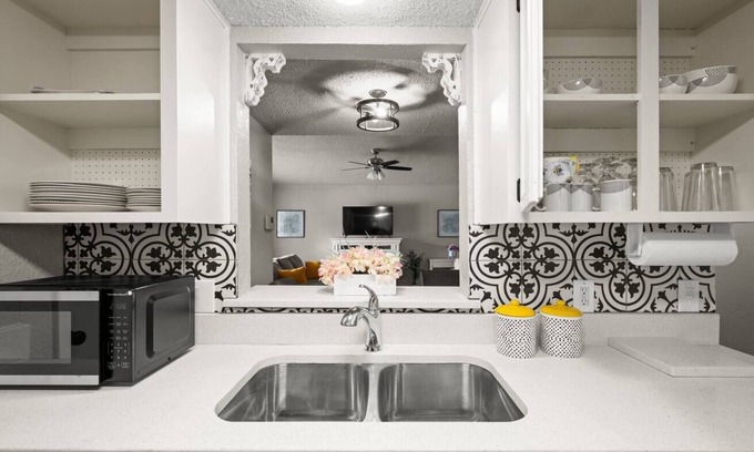 Calallen House | Relax in our 2-bedroom, 2-bathroom home perfect for extended work stays