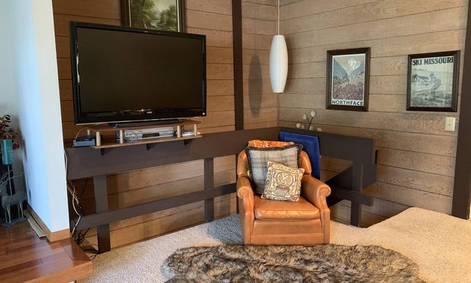 Mammoth Lakes Condo | Relax in Privacy in this large Condo, Perfectly Located In Mammoth!