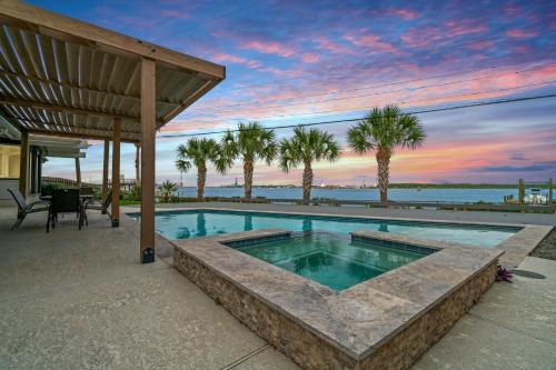 Galveston House | Relax in Style – 5BR Home w Pool Hot Tub Stunning Harbor Views