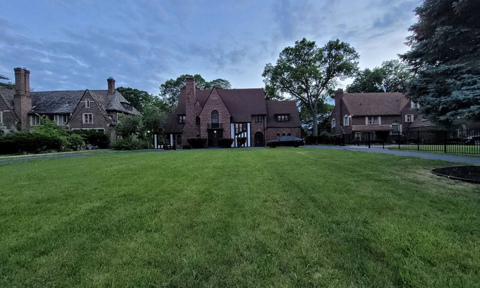 Highland Park House | Relax in Style and Comfort at the Palmer Park Mansion on the Green.nnn