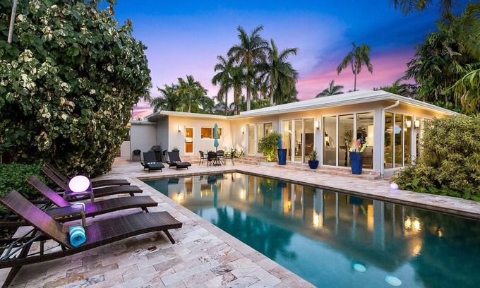 Nurmi Isles House | Relax in Style. Walk to Ft Lauderdale Beach & World Class shops at Las Olas Blvd